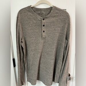 Men’s American Eagle Heather Taupe Gray Long Sleeve Henley size large